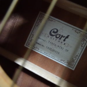 Guitare folk Cort Earth Mini OP - atelier occazik