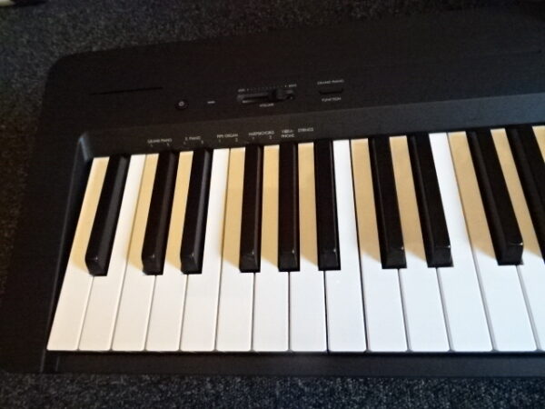 Piano Yamaha P143 - atelier occazik
