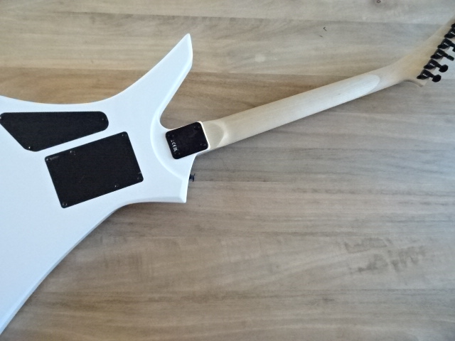 Guitare Jackson Kelly JS32T - depot - avril 2026 (5) Jackson Kelly JS32T snow white - atelier occazik