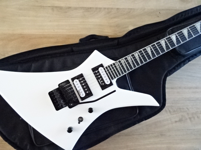 Guitare Jackson Kelly JS32T - depot - avril 2026 (8) Jackson Kelly JS32T snow white - atelier occazik