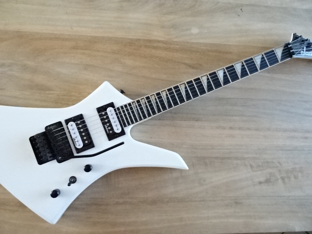 Guitare Jackson Kelly JS32T - depot - avril 2026 (9) Jackson Kelly JS32T snow white - atelier occazik