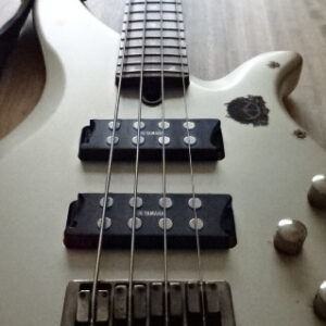 Basse Yamaha RBX 374